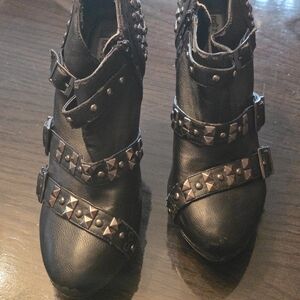 Hot Rated Studded Black Leather Heeled Boots Size 7.5